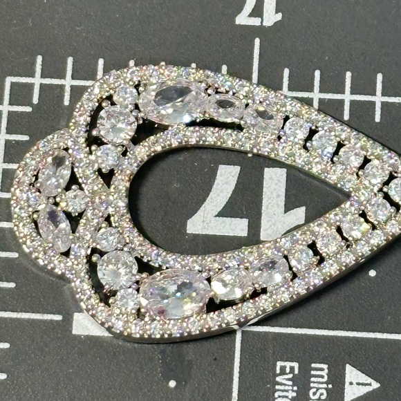 Sparkling Silver Tone Teardrop Dangle Earrings wedding PAGENT Elegant 3134 B - Picture 11 of 12